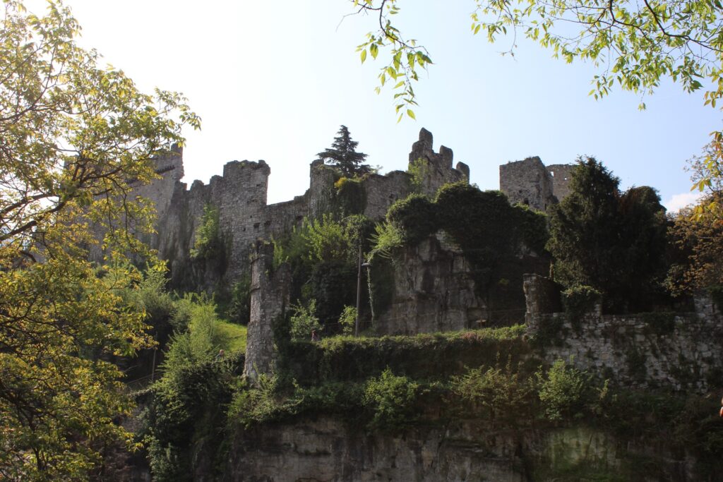 castello di cimbergo in Valcamonica - visite culturali in provincia di Brescia durante vacanza estiva