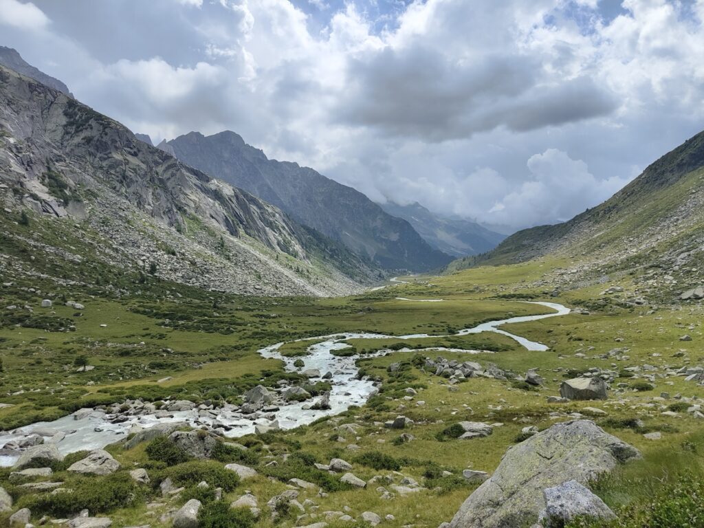 percorso trekking estivo in Valcamonica in provincia di Brescia